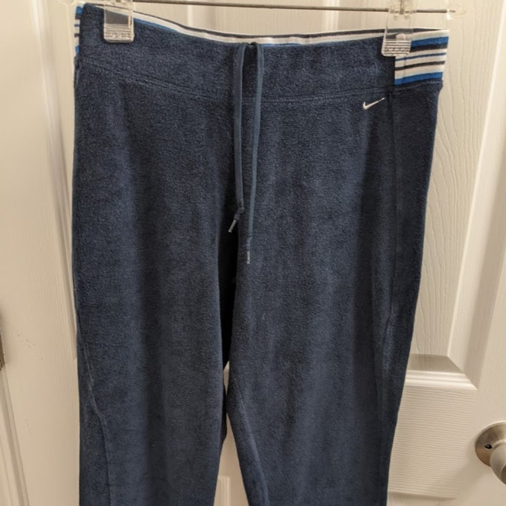 Women’s Nike capri joggers  Size M